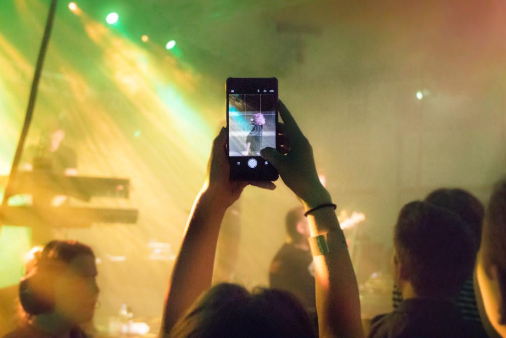 pexels mantas hesthaven 354305 1024x683 - How to Use Social Media Effectively for Musicians